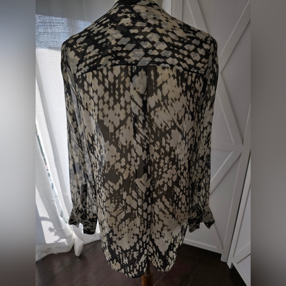 Vince Stylish Black and Cream Basketweave Print Women's Blouse - Picture 9 of 13